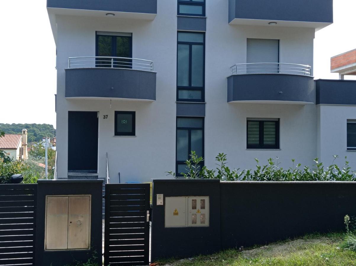 Studio Apartment With Pool Pula Exterior foto